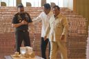 Presiden Prabowo Subianto ketika menyaksikan penyerahan uang sitaan hasil korupsi Rp 13 Triliun dari Kajagung kepada Menkeu RI.