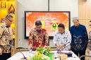 Bupati Dr. Sirajudin Lasena, SE., M.Ec.Dev dan Wakil Rektor Bidang Kemitraan, Inovasi, Kewirausahaan, dan Bisnis Unhas Makassar, Prof. Dr. Eng. Adi Maulana, ST. M.Phil, ketika menandatangani nota kesepakatan melalui MoU kerjasama strategis.